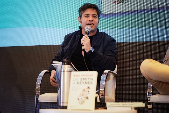 Kicillof presentó “De Smith a Keynes” en la Feria Internacional del Libro