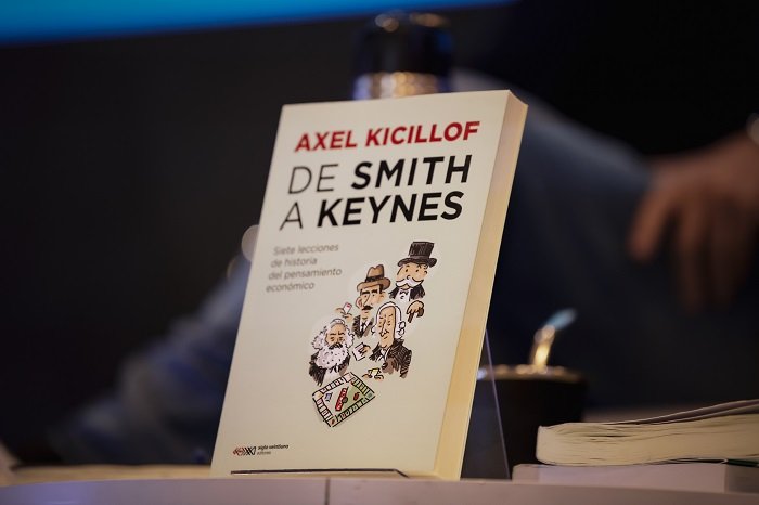 Kicillof presentó “De Smith a Keynes” en la Feria Internacional del Libro