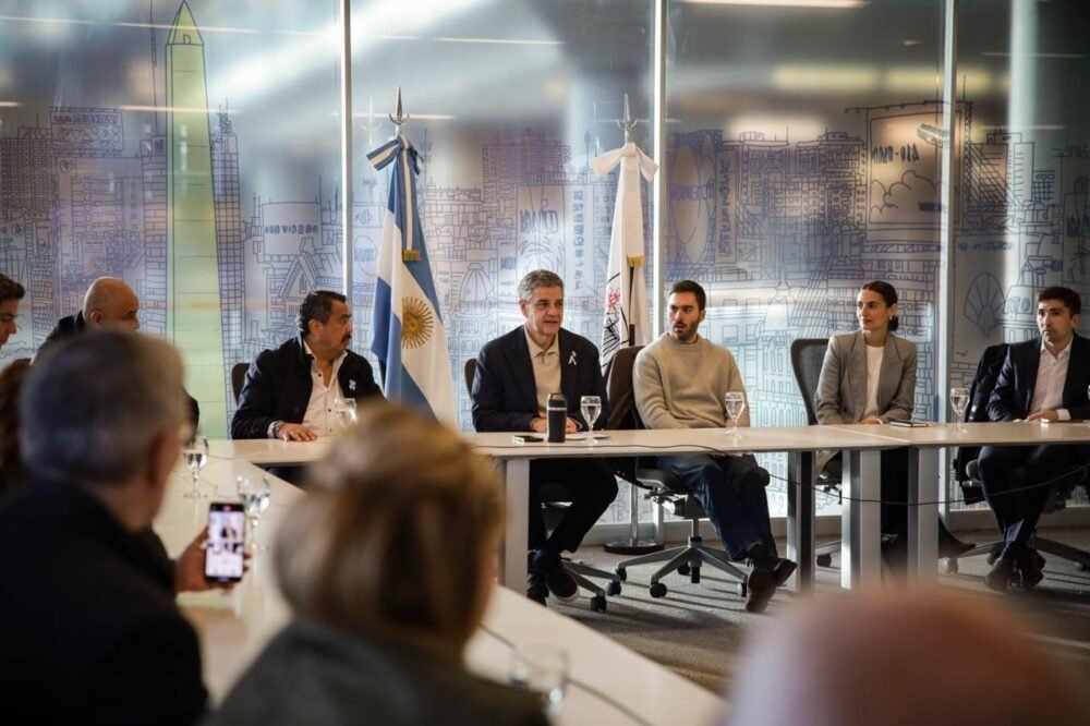 La Ciudad ordena las aplicaciones de viaje y moderniza el sistema de taxis