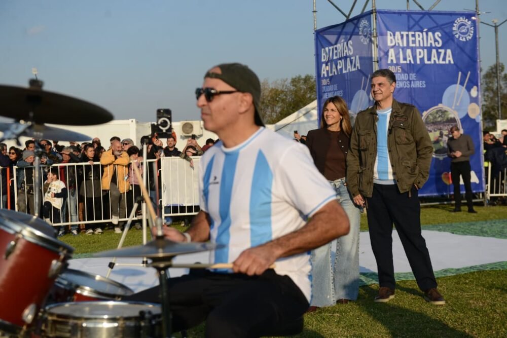 La Ciudad: Frente a una multitud, más de 500 bateristas tocaron en Buenos Aires