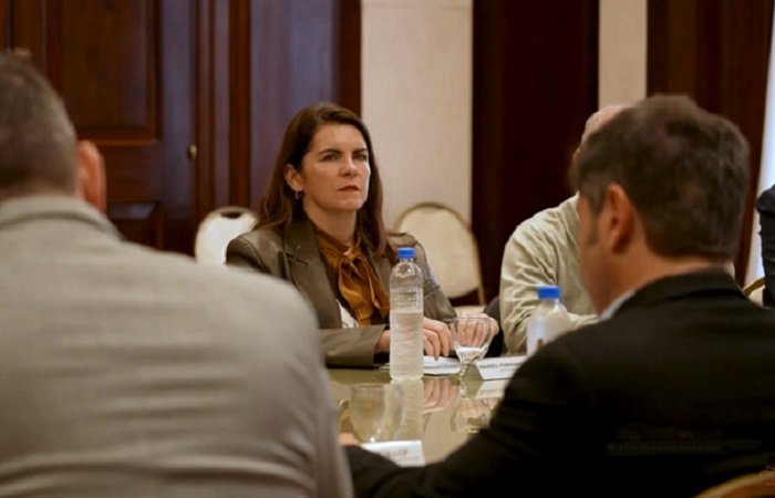 Mariel Fernández firmó un contrato de leasing para la compra de maquinarias, vehículos y equipamiento
