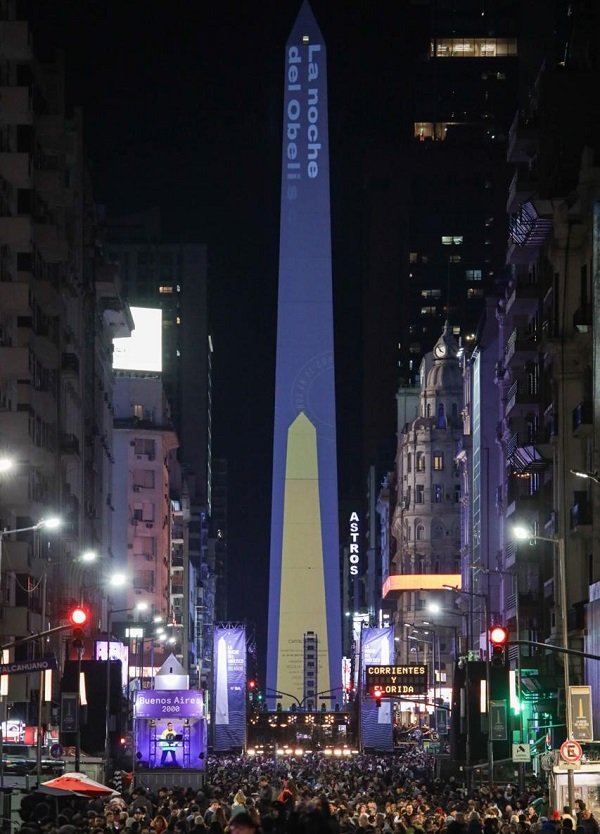 Más de 200 mil personas celebraron los 90 años del Obelisco, el símbolo más porteño de todos