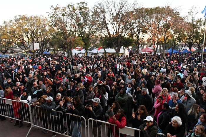 Miles de personas participaron de la celebración del Señor de los Milagros de Mailín