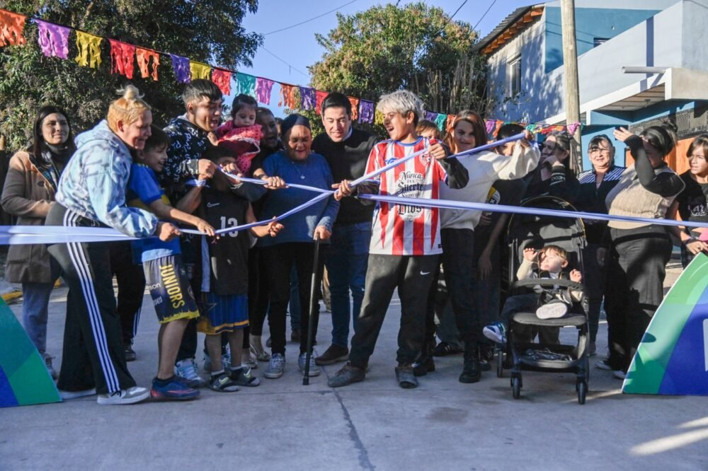 Nardini inauguró la primera etapa de pavimentación en el Barrio Primaveral