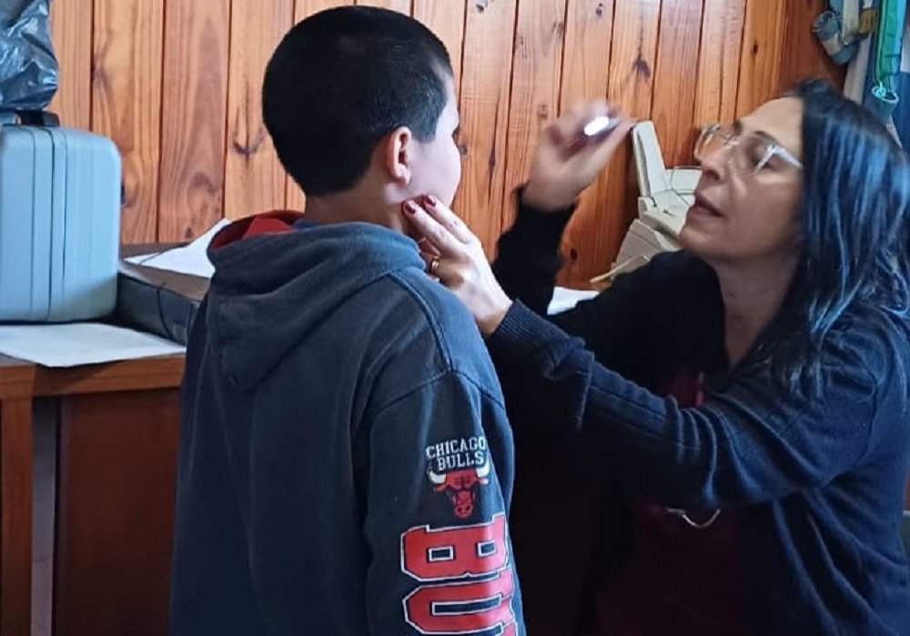 “Salud va a la Escuela”: Escobar acerca controles médicos a estudiantes de nivel primario