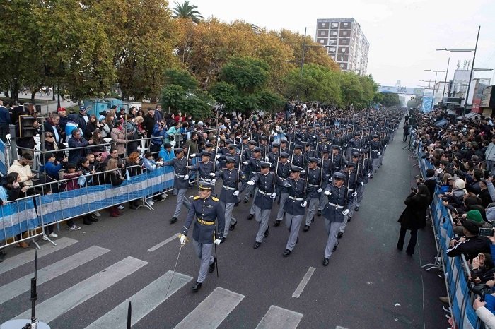 Se realizó en San Miguel el tradicional desfile patrio por el 25 de Mayo