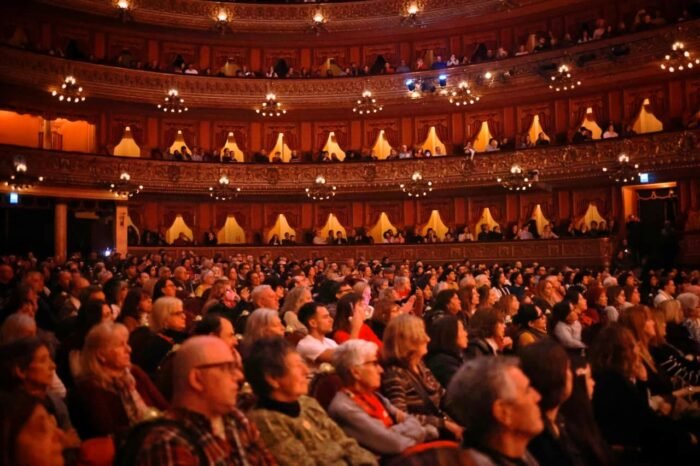 Una fiesta única 800 vecinos disfrutaron de la Filarmónica de Buenos Aires en el Teatro Colón