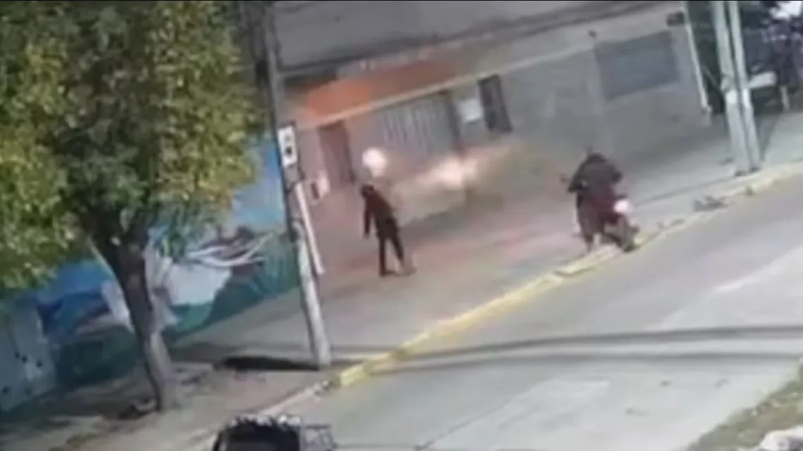 Villa Ballester: ataque a un colegio en plena madrugada con bombas molotov