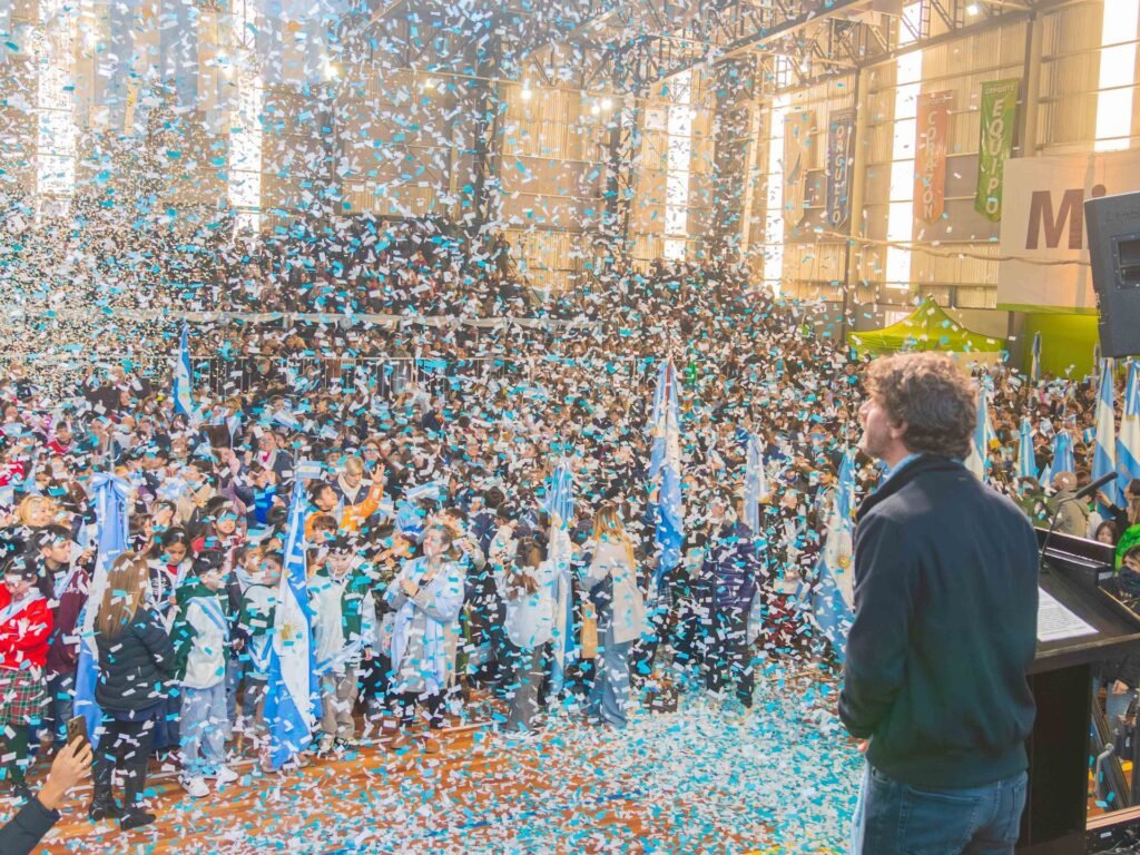 Juan Andreotti tomó a miles de chicos su promesa de lealtad a la Bandera