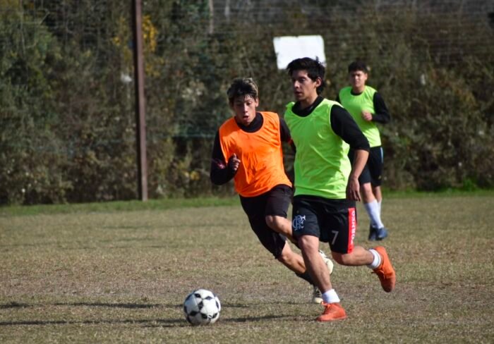 Atlético Escobar inicia con éxito las pruebas siete jugadores ya fueron seleccionados por el DT Ábalos