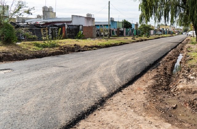 Avanzan las obras de asfalto en Moreno
