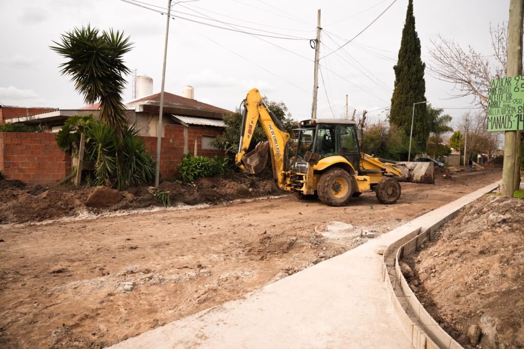 Avanzan las obras de pavimentación en barrio Parque San Miguel