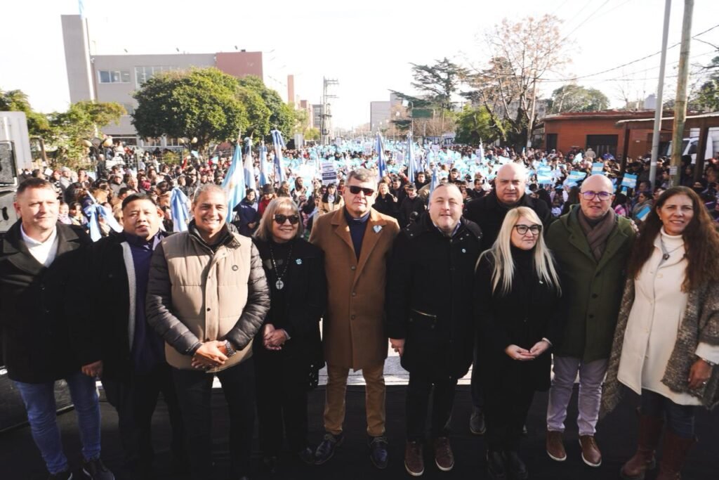 Día de la Bandera: Alumnos de José C. Paz realizaron sus promesas de lealtad a la bandera