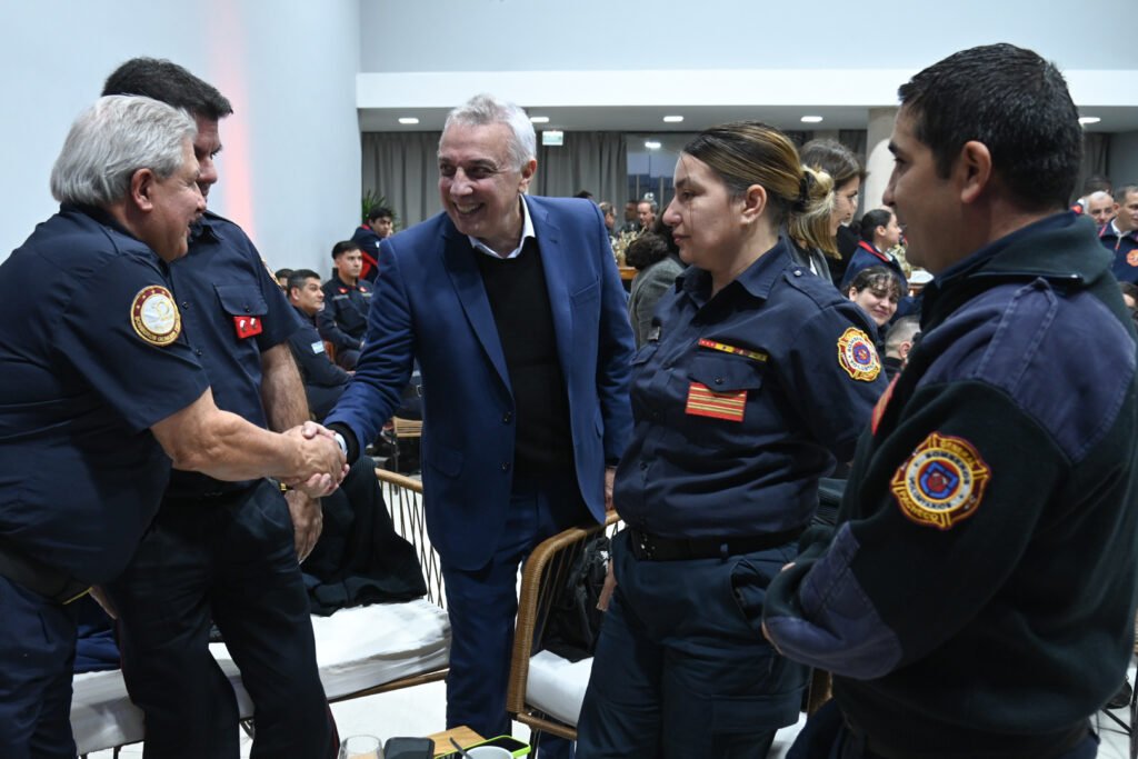 Día Nacional del Bombero Voluntario, Julio Zamora reconoció la labor de los agentes al servicio de la comunidad