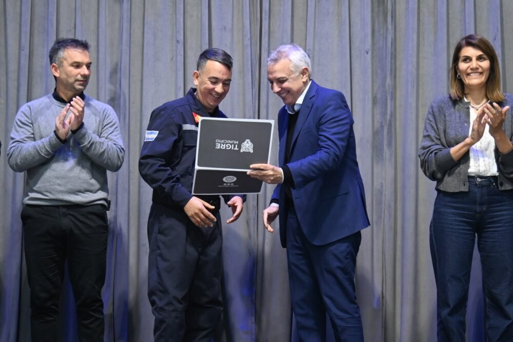 Día Nacional del Bombero Voluntario, Julio Zamora reconoció la labor al servicio de la comunidad