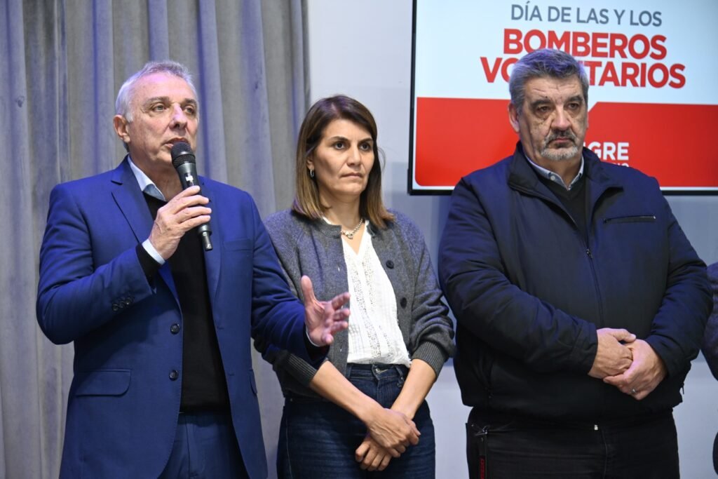 Día Nacional del Bombero Voluntario, Julio Zamora reconoció la labor al servicio de la comunidad