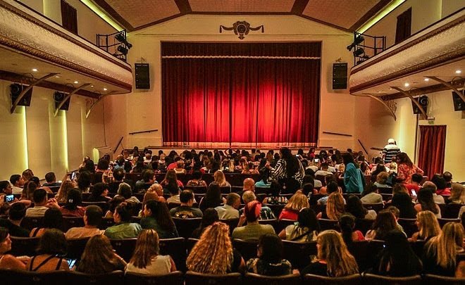 El Teatro Seminari reabre sus puertas este viernes con entradas agotadas para la obra de Diego Capusotto