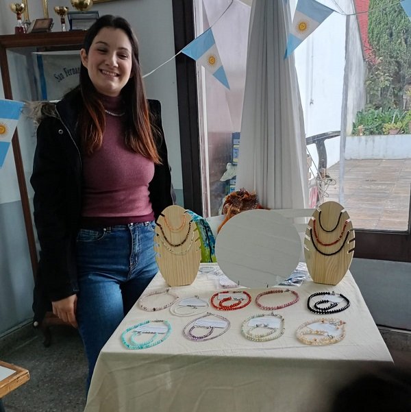 Vibra Emprendedora: El latido del diseño local y la pasión celeste y blanca inundan San Fernando