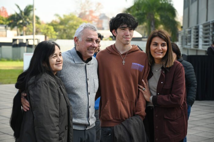 Con estudiantes y familias, Julio Zamora acompañó la presentación de las becas "Tigre Educa Secundario"
