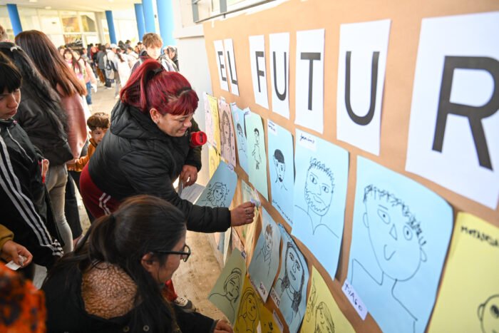 Con estudiantes y familias, Julio Zamora acompañó la presentación de las becas "Tigre Educa Secundario"