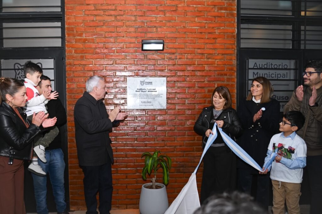 Julio Zamora inauguró el nuevo auditorio de Ricardo Rojas