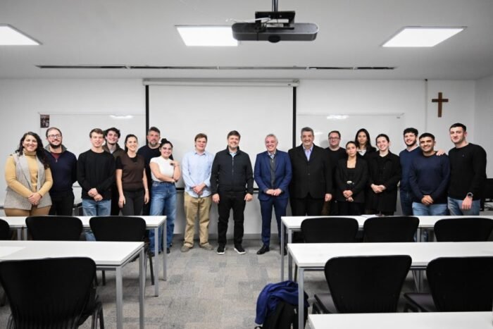 Julio Zamora participó en la UCA de una charla en gestión, liderazgo y desarrollo local