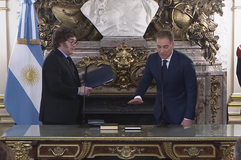 Milei tomo juramento a Diego Santilli como nuevo Jefe de Gabinete