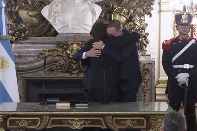 Milei tomo juramento a Diego Santilli como nuevo Jefe de Gabinete