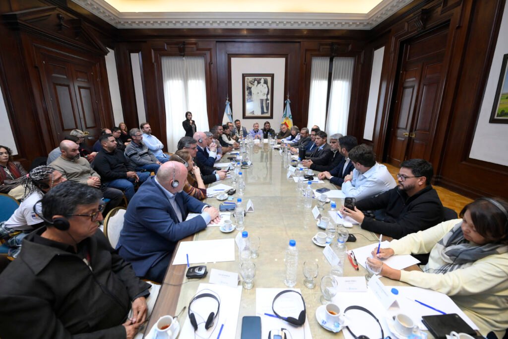 Kicillof recibió a las autoridades regionales de la Federación Internacional de Trabajadores del Transporte