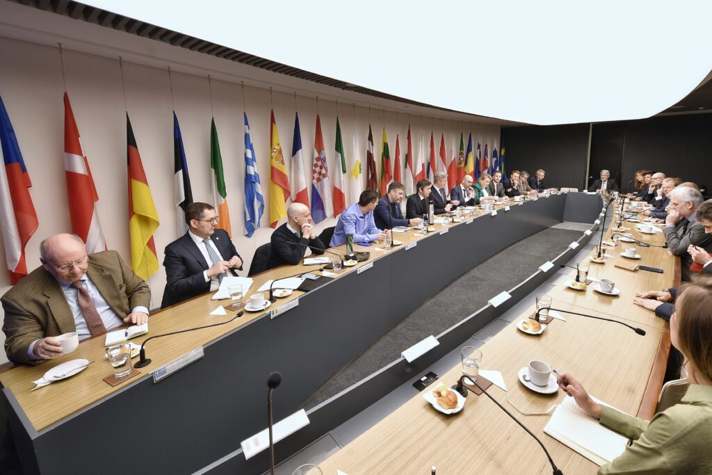 Kicillof se reunió con el embajador de la Unión Europea y representantes del bloque regional