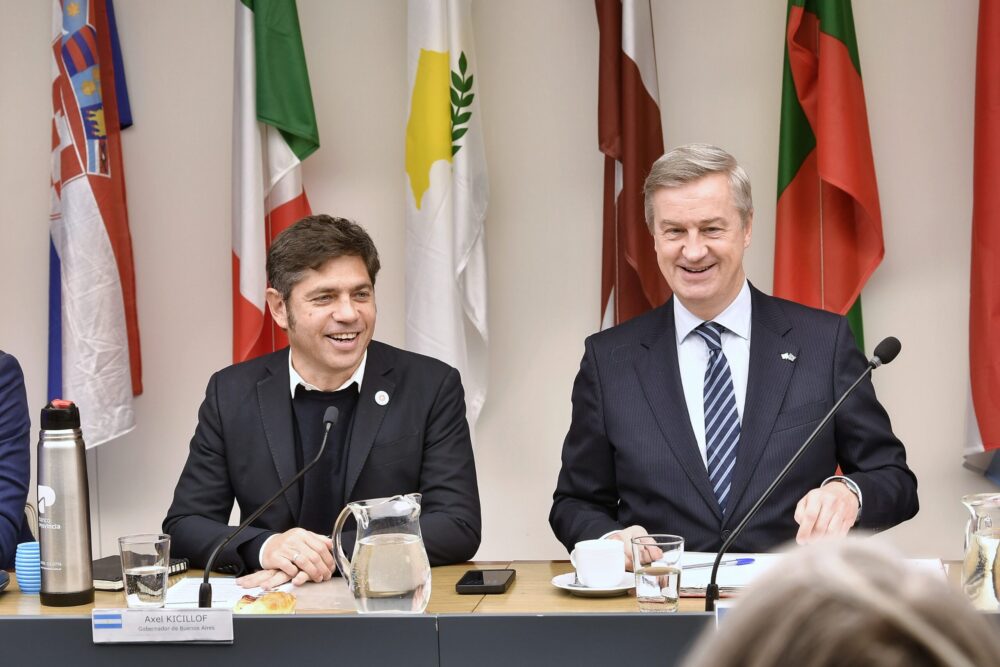 Kicillof se reunió con el embajador de la Unión Europea y representantes del bloque regional