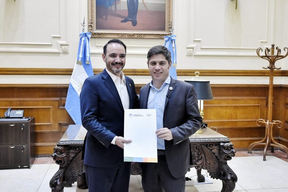 Kicillof suscribió convenios de cooperación con el gobernador Juan Pablo Valdés