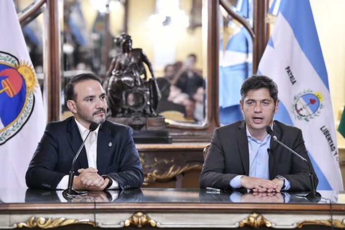 Kicillof suscribió convenios de cooperación con el gobernador Juan Pablo Valdés