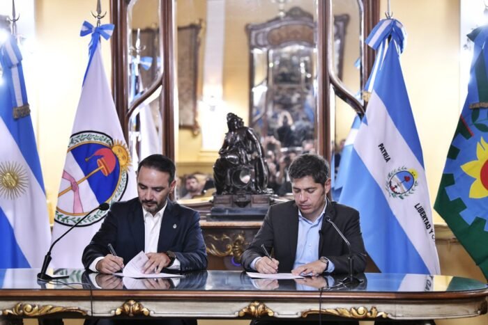 Kicillof suscribió convenios de cooperación con el gobernador <a href=