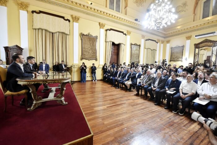 Kicillof suscribió convenios de cooperación con el gobernador Juan Pablo Valdés