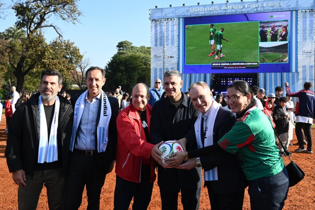 La Ciudad inauguró el Fan Fest del Mundial en Palermo