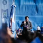 Leo Nardini acompañó a más de 4.500 estudiantes en la Promesa de Lealtad a la Bandera