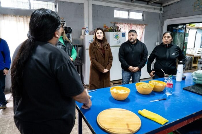 Mariel Fernández en Lomas de Zamora: recorrió espacios educativos, comunitarios y productivos