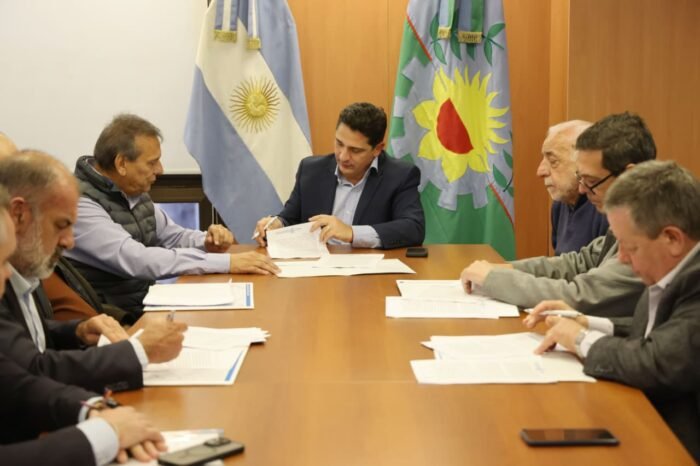 Marinucci acordó con la UTA y empresarios la recuperación de la línea 707 y de 400 puestos de trabajo