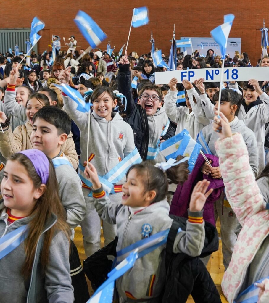 Más de 5.000 niñas y niños de San Martín prometieron lealtad a la bandera