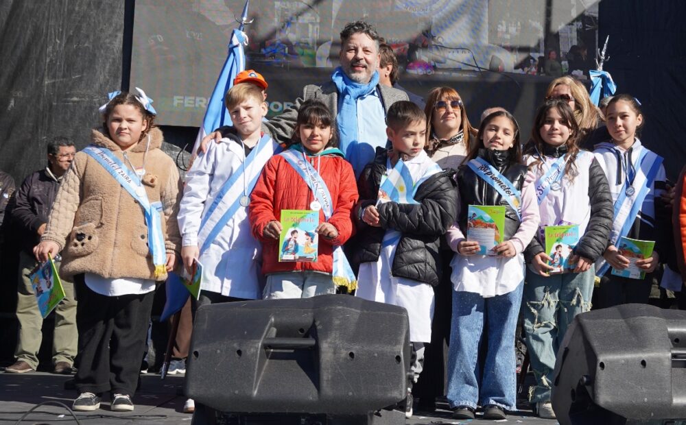 Más de 8 mil estudiantes prometieron lealtad a la bandera argentina en Merlo