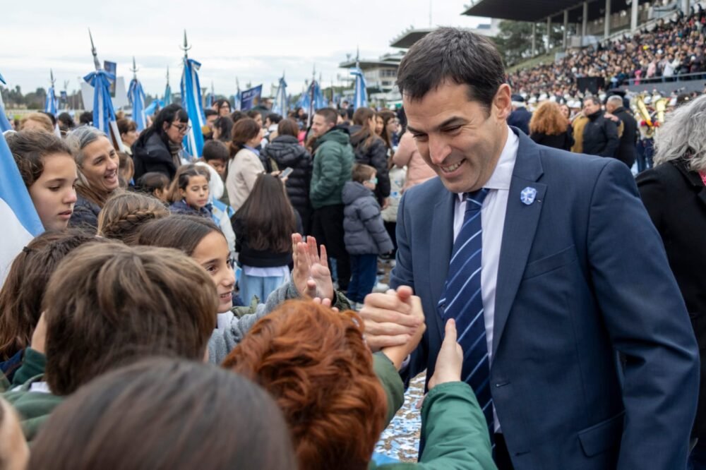 Promesa multitudinaria 3.400 alumnos juraron lealtad a la bandera en San Isidro