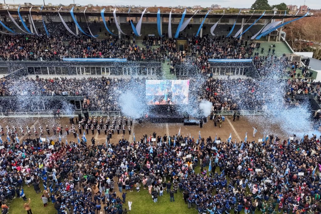 Promesa multitudinaria 3.400 alumnos juraron lealtad a la bandera en San Isidro