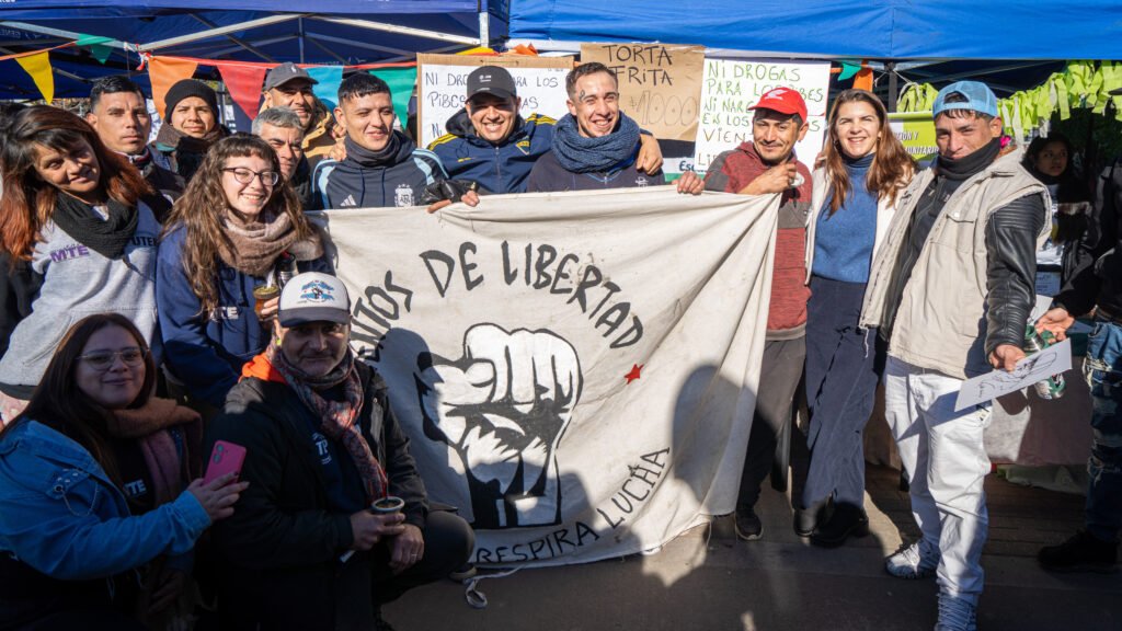 Se realizó una jornada de concientización sobre adicciones en la Plaza San Martín de Moreno