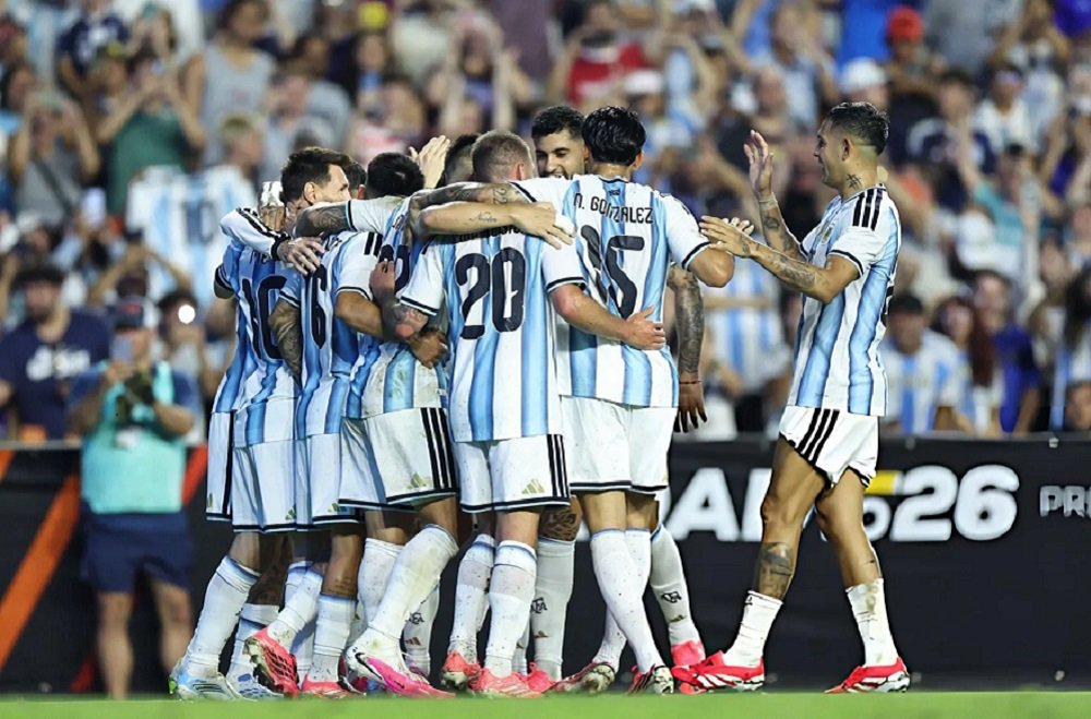 La Selección Argentina gano 3-0 a Islandia y espera el debut mundial