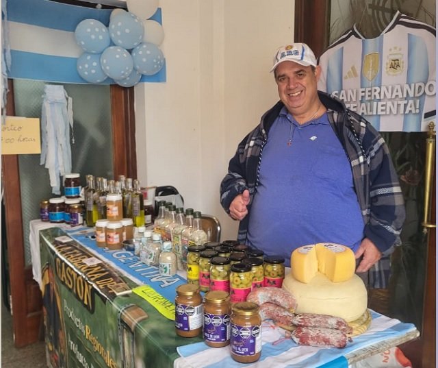 Vibra Emprendedora: El latido del diseño local y la pasión celeste y blanca inundan San Fernando