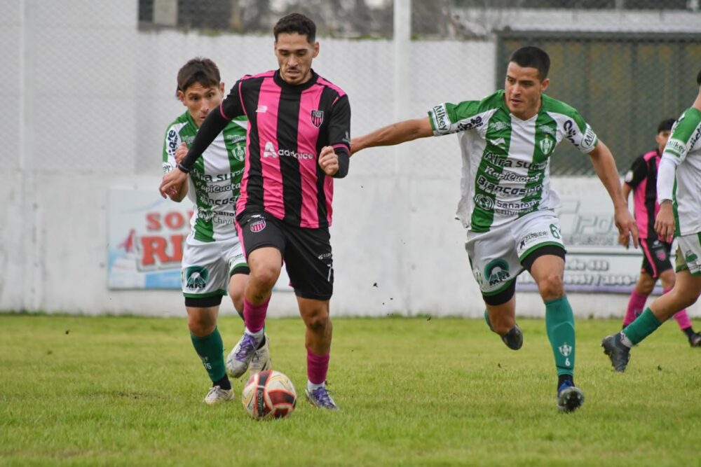 Un paso atrás: Atlético Escobar perdió 2 a 0 en su visita a Chivilcoy