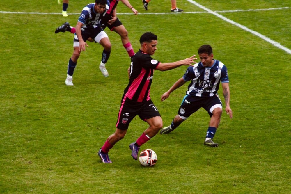 Victoria clave de Atlético Escobar cortó una racha de cuatro partidos sin ganar y escapó de la última posición de la tabla