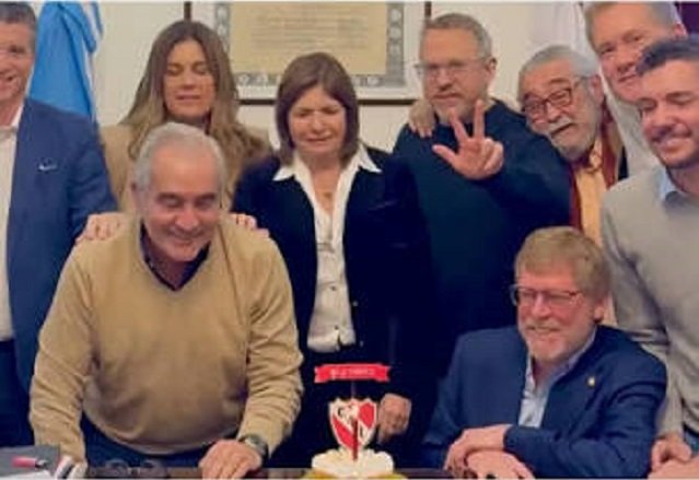 Valenzuela entre una rebelión en Tres de Febrero y el frio de los Milei