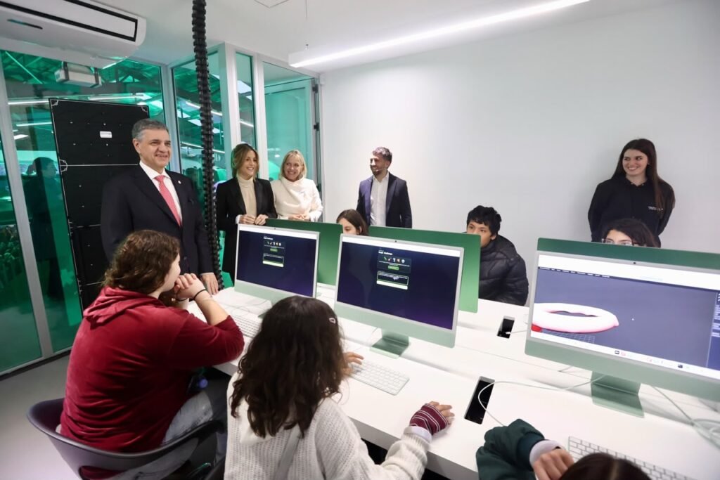 Ciudad abre otro centro TUMO para chicos del secundario y suma talleres de Inteligencia Artificial